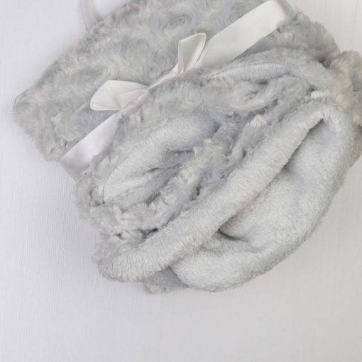 پتو نوزادی برند کانادایی blankets & beyond طرح نقره آبی خز دار - Image 3