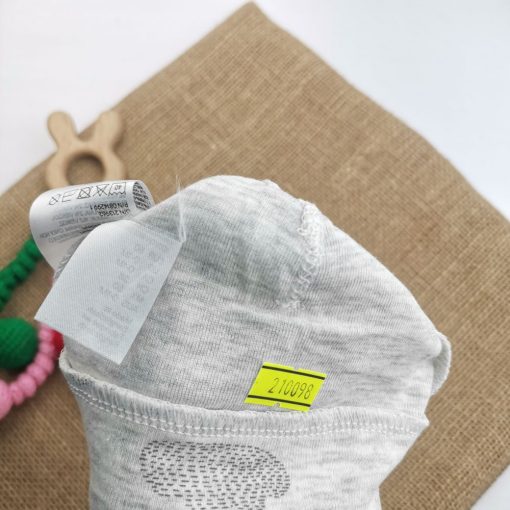 کلاه نوزادی H&M طرح ابرهای دون دونی کمرنگ گوشدار لبه دار - Image 2