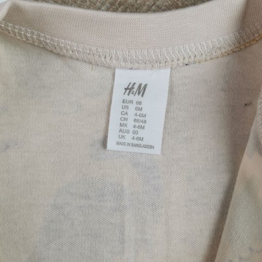 سرهمی نوزادی آستین بلند برند H&M طرح دایناسور دو زیپ کرم رنگ