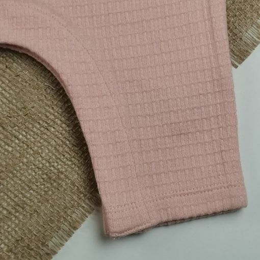 سرهمی نوزادی دخترانه آستین حلقه ای طرح پرک پرکی بیکوییتی گلبهی رنگ
