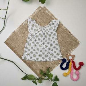 تاپ نوزادی دخترانه آستین تاپ برند لوپیلو طرح بابونه دامن دار سفید رنگ - 2 تا 6 ماه