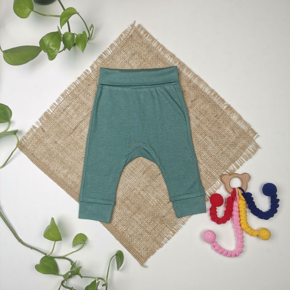 شلوار نوزادی اسلش برند h and m کمرکش سبز تیره رنگ - 2 تا 4 ماه