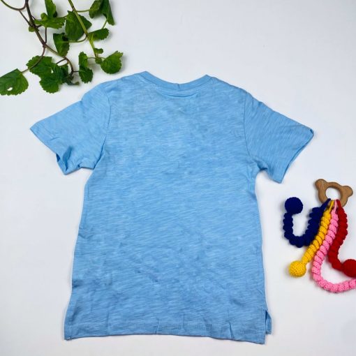 تیشرت پسرانه آستین کوتاه برند لوپیلو طرح قایق دکمه دار آبی کمرنگ - Image 5