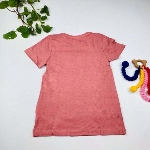 تیشرت دخترانه آستین کوتاه برند لوپیلو طرح رنگین کمان کالباسی رنگ - 6 تا 8 سال - Image 2