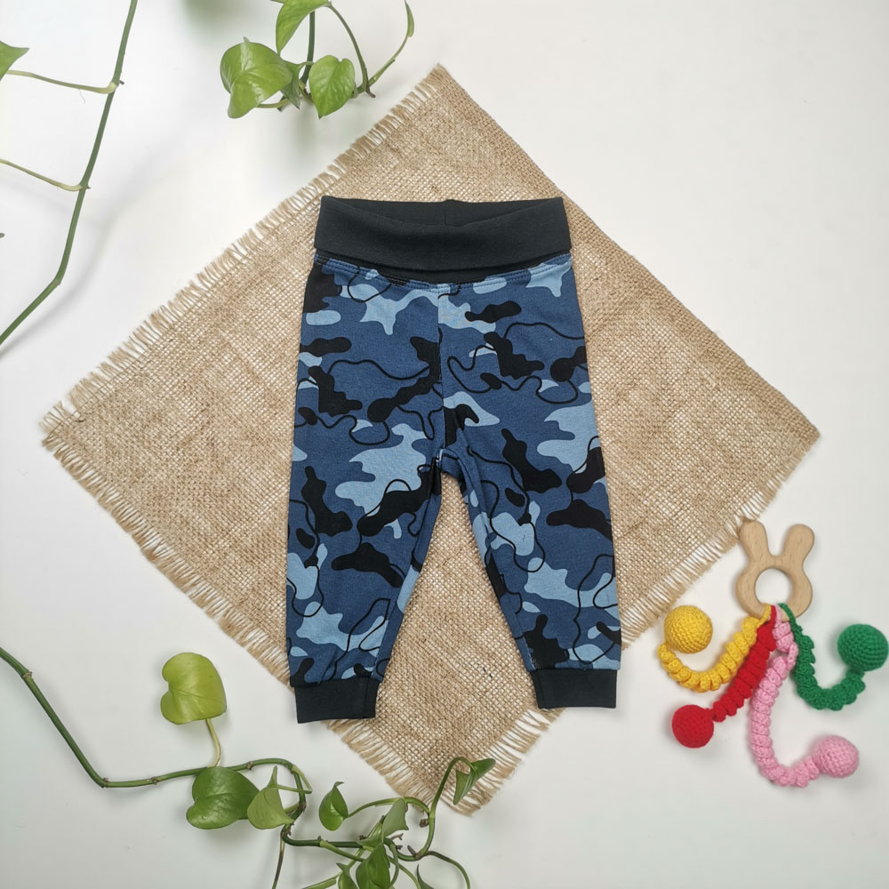 شلوار اسلش نوزادی پسرانه برند لوپیلو طرح ارتشی کمرکش آبی رنگ