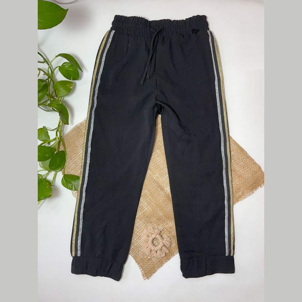 شلوار دخترانه اسلش برند Intelligent طرح بغل خطی مشکی رنگ - 4 تا 5 سال