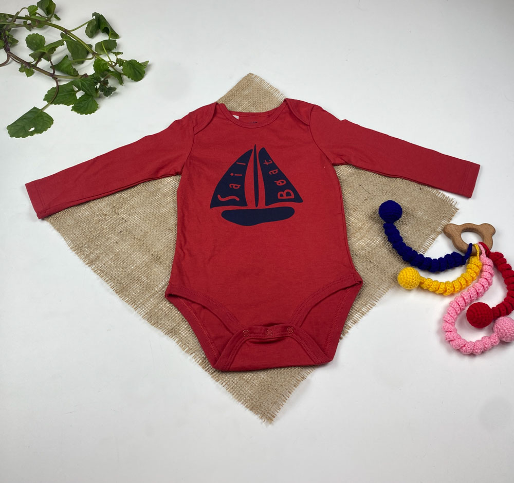 بادی نوزادی آستین بلند برند لوپیلو طرح قایق قرمز رنگ - 6 تا 12 ماه