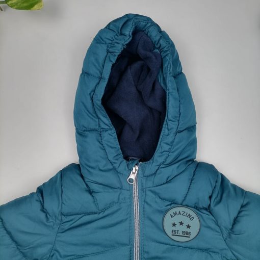 کاپشن نوزادی آستین بلند برند Poco piano طرح نوشته دار پفی و توکرکی سبز کله غازی رنگ