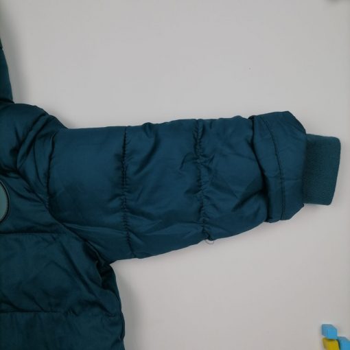 کاپشن نوزادی آستین بلند برند Poco piano طرح نوشته دار پفی و توکرکی سبز کله غازی رنگ