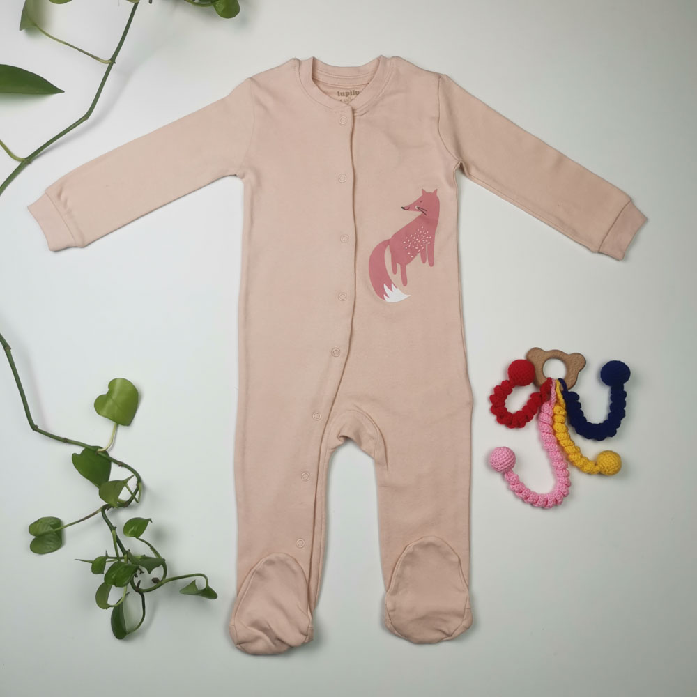 سرهمی نوزادی دخترانه آستین بلند برند لوپیلو طرح روباه جوراب دار گلبهی رنگ - 6 تا 9 ماه