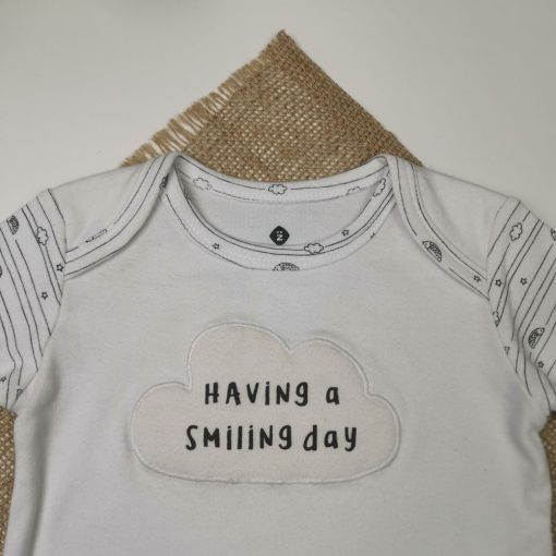 سرهمی نوزادی آستین بلند طرح ابر نوشته دار جوراب دار سفید رنگ - 3 ماه