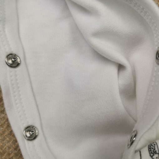 سرهمی نوزادی آستین بلند طرح ابر نوشته دار جوراب دار سفید رنگ - 3 ماه