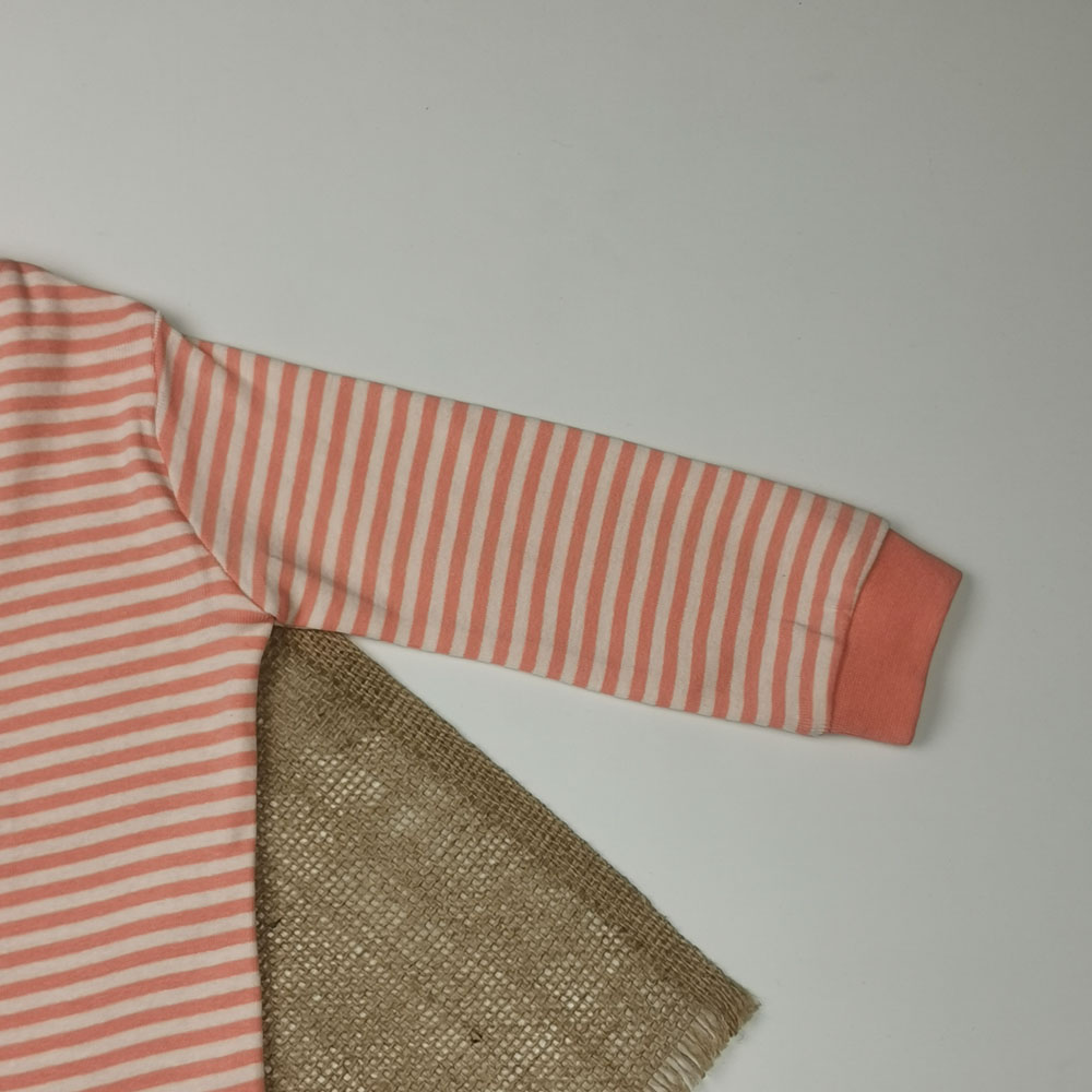 سرهمی نوزادی دخترانه آستین بلند برند لوپیلو طرح راه راه جوراب دار گلبهی رنگ