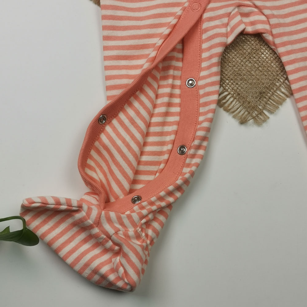 سرهمی نوزادی دخترانه آستین بلند برند لوپیلو طرح راه راه جوراب دار گلبهی رنگ