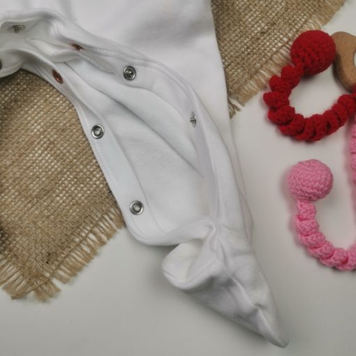 سرهمی نوزادی پسرانه آستین بلند طرح نوشته دار جوراب دار دستکش دار سفید رنگ - 3 تا 6 ماه