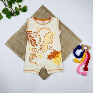 رامپر نوزادی آستین تاپ برند cat and jack طرح پلنگ و برگ نسکافه ای رنگ - 3 تا 6 ماه