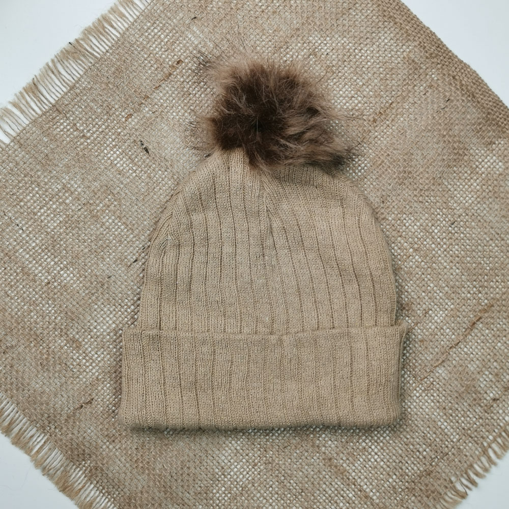 کلاه بافت طرح توپکی نخودی رنگ  - 4 تا 6 سال