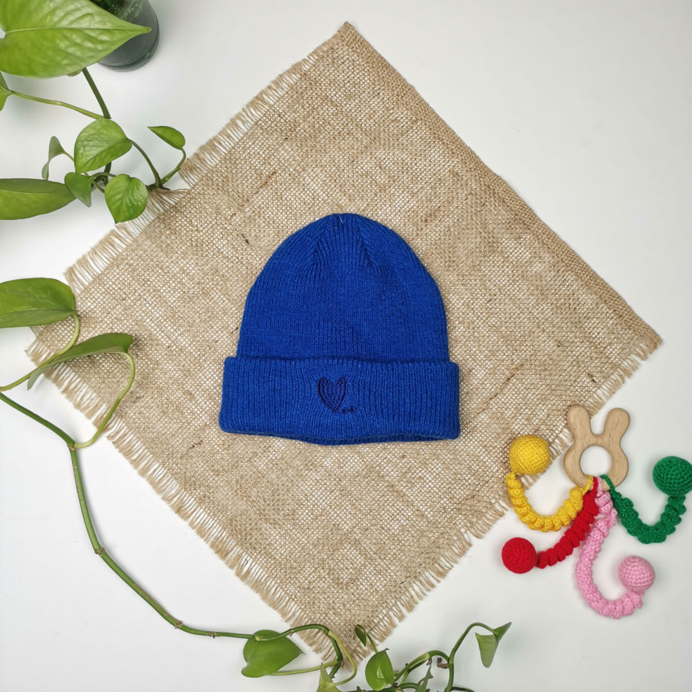 کلاه بافت طرح قلب آبی تیره رنگ  - 4 تا 6 سال