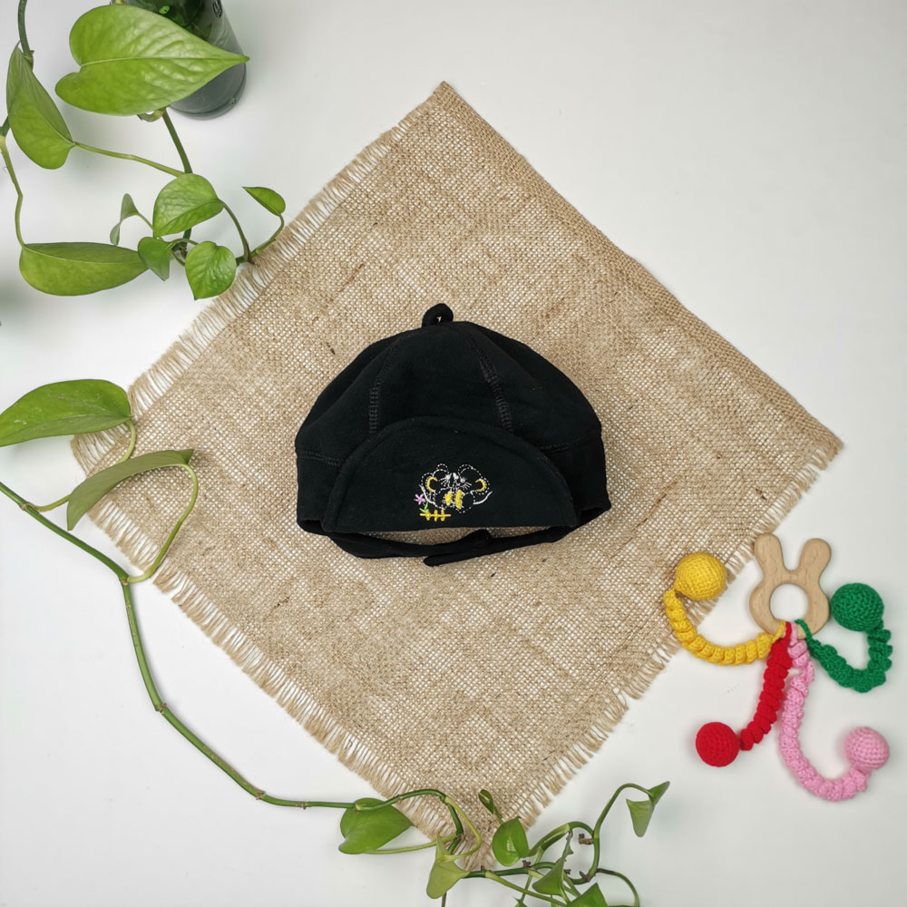 کلاه پسرانه طرح گلدوزی مشکی رنگ  - 4 تا 6 سال