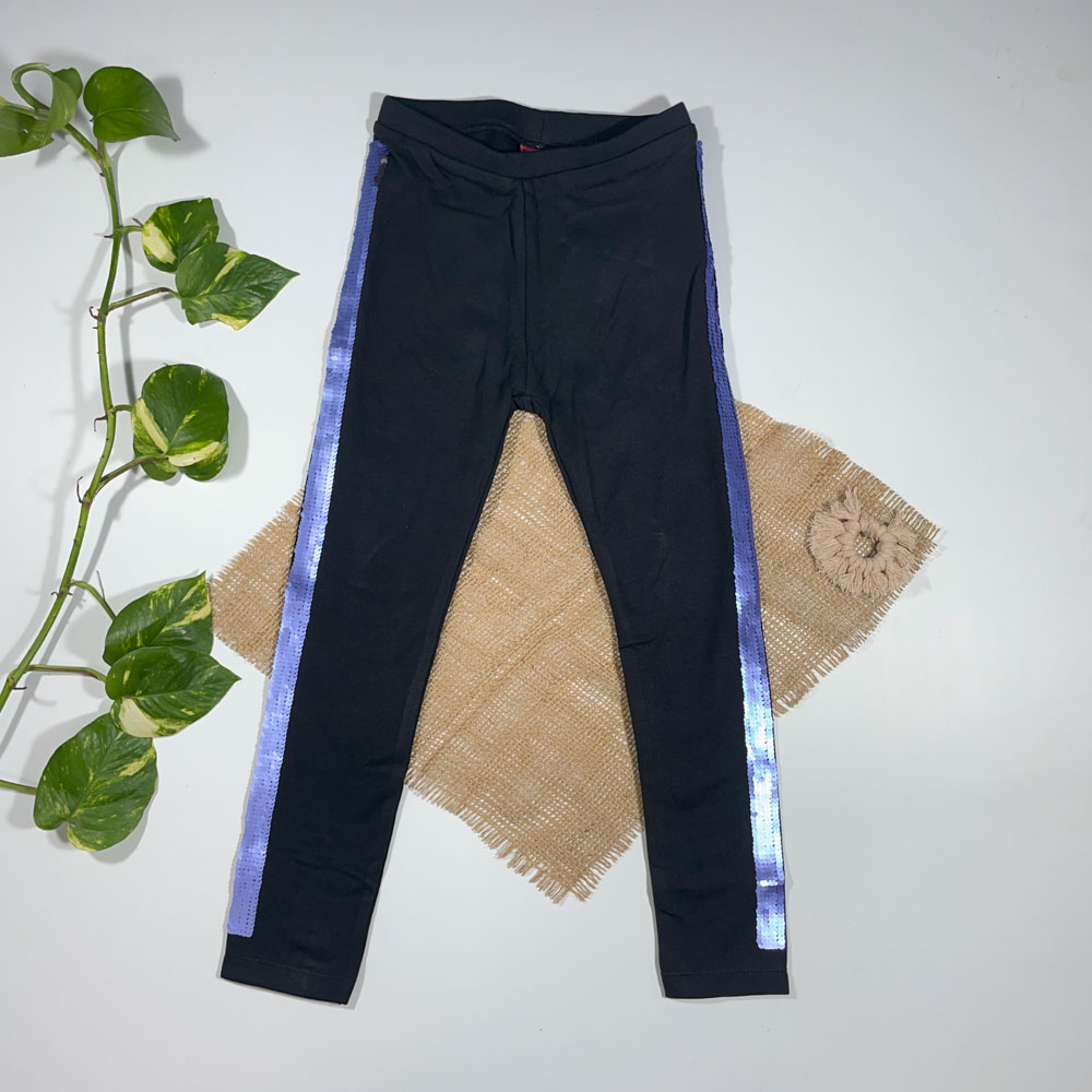 شلوار دخترانه راسته برند لوپیلو طرح بغل کار شده مشکی رنگ