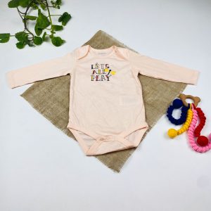 بادی نوزادی دخترانه آستین بلند برند لوپیلو طرح سنجاقک و نوشته گلبه ای روشن رنگ - 6 تا 12 ماه