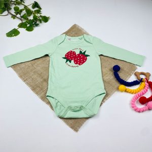 بادی نوزادی آستین بلند برند لوپیلو طرح توت فرنگی سبز رنگ - 6 تا 12 ماه