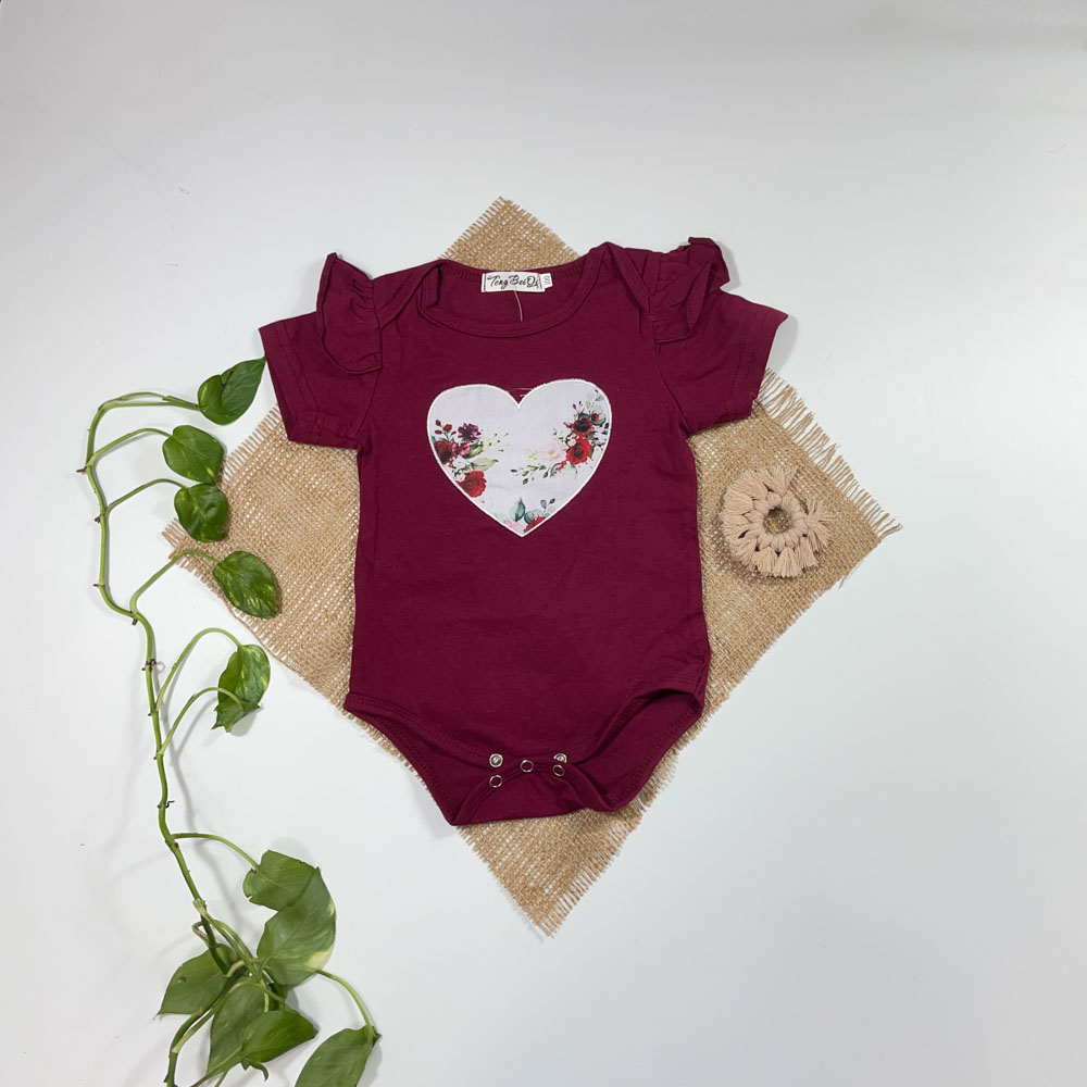 بادی نوزادی دخترانه آستین بدون استین طرح جلوش قلب جیگری رنگ - 2 تا 6 ماه