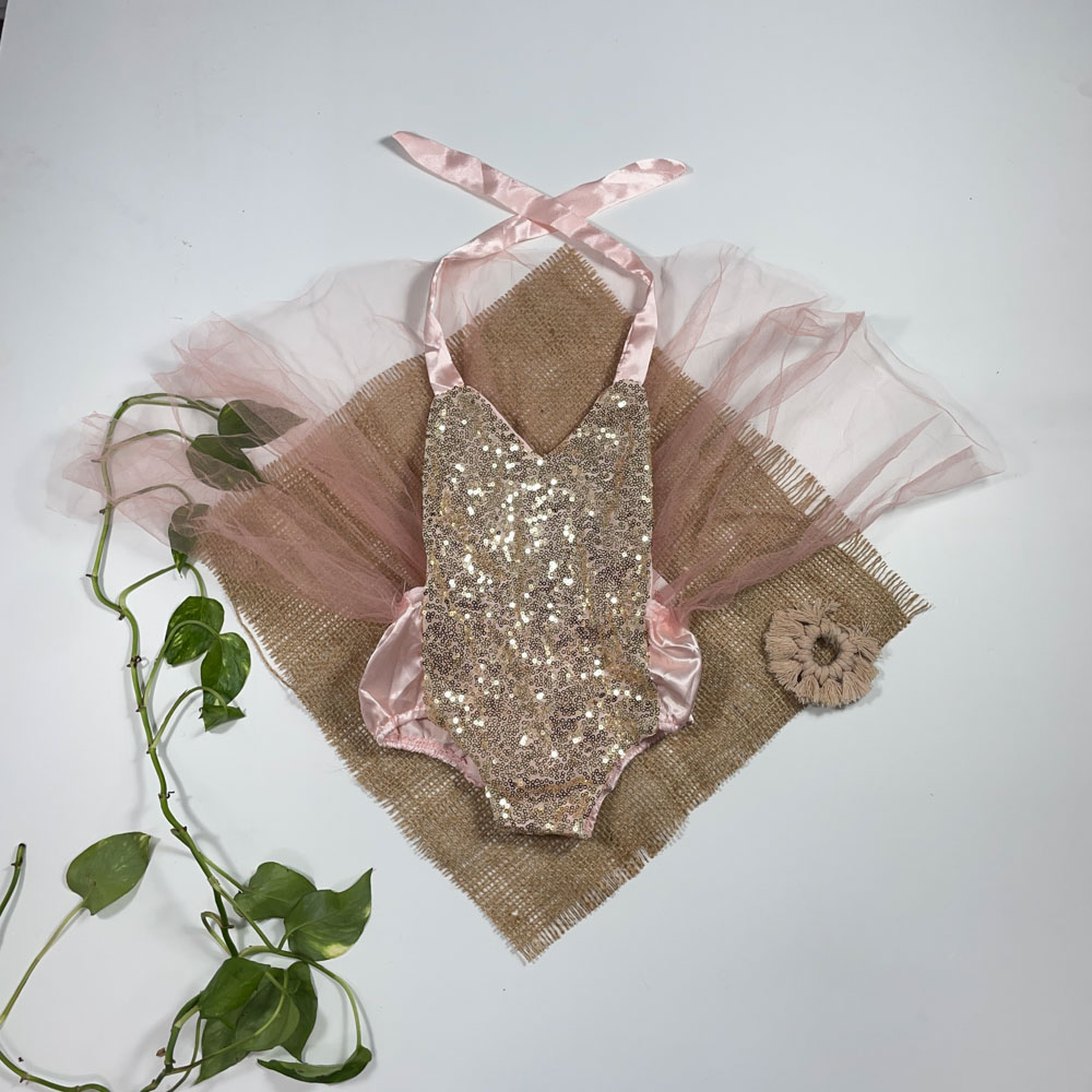 بادی نوزادی دخترانه آستین بدون استین طرح پولکی و تور دار صورتی رنگ - 2 تا 6 ماه