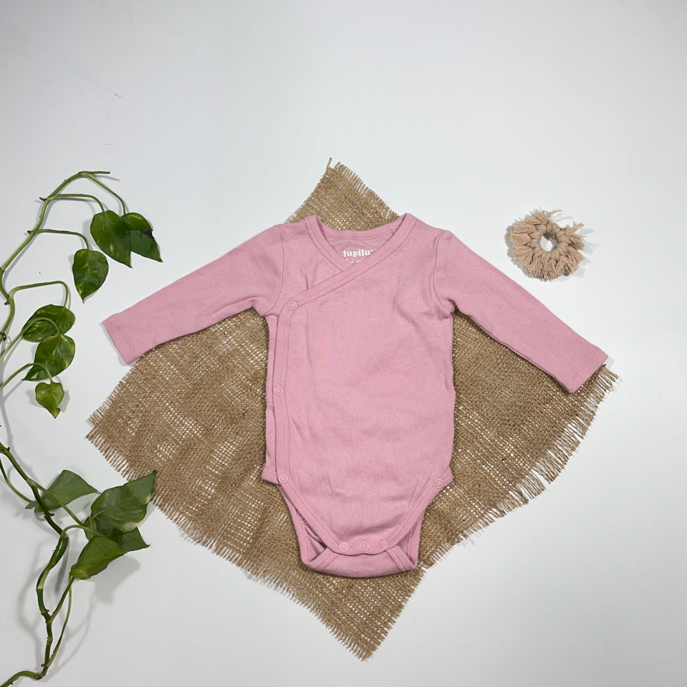 بادی نوزادی دخترانه آستین بلند برند لوپیلو طرح ربدوشامی صورتی روشن رنگ - 0 تا 3 ماه