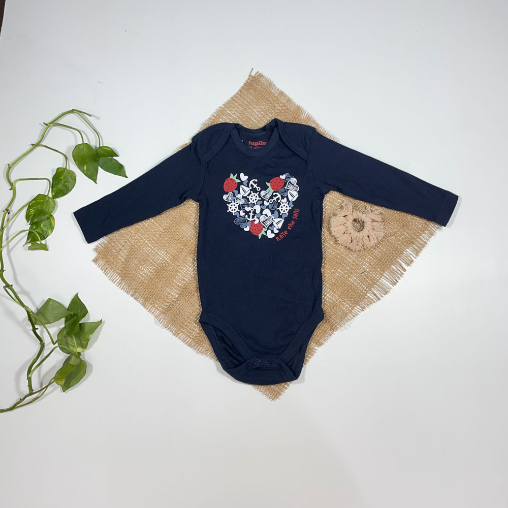 بادی نوزادی دخترانه آستین بلند برند لوپیلو طرح قلب توت فرنگی سرمه ای رنگ - 2 تا 6 ماه