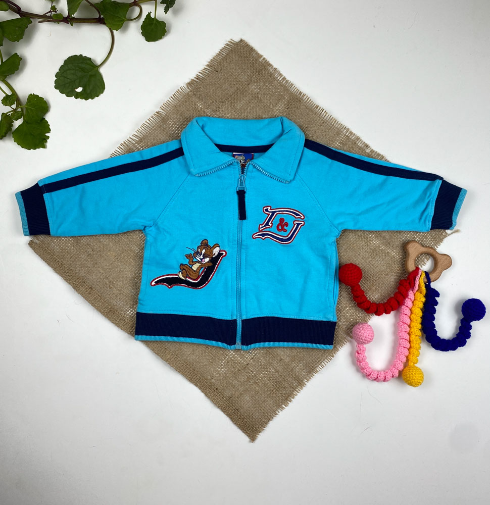 سویشرت نوزادی پسرانه آستین بلند طرح تام و جری جلو زیپی یقه دار آبی کمرنگ - 3 تا 6 ماه