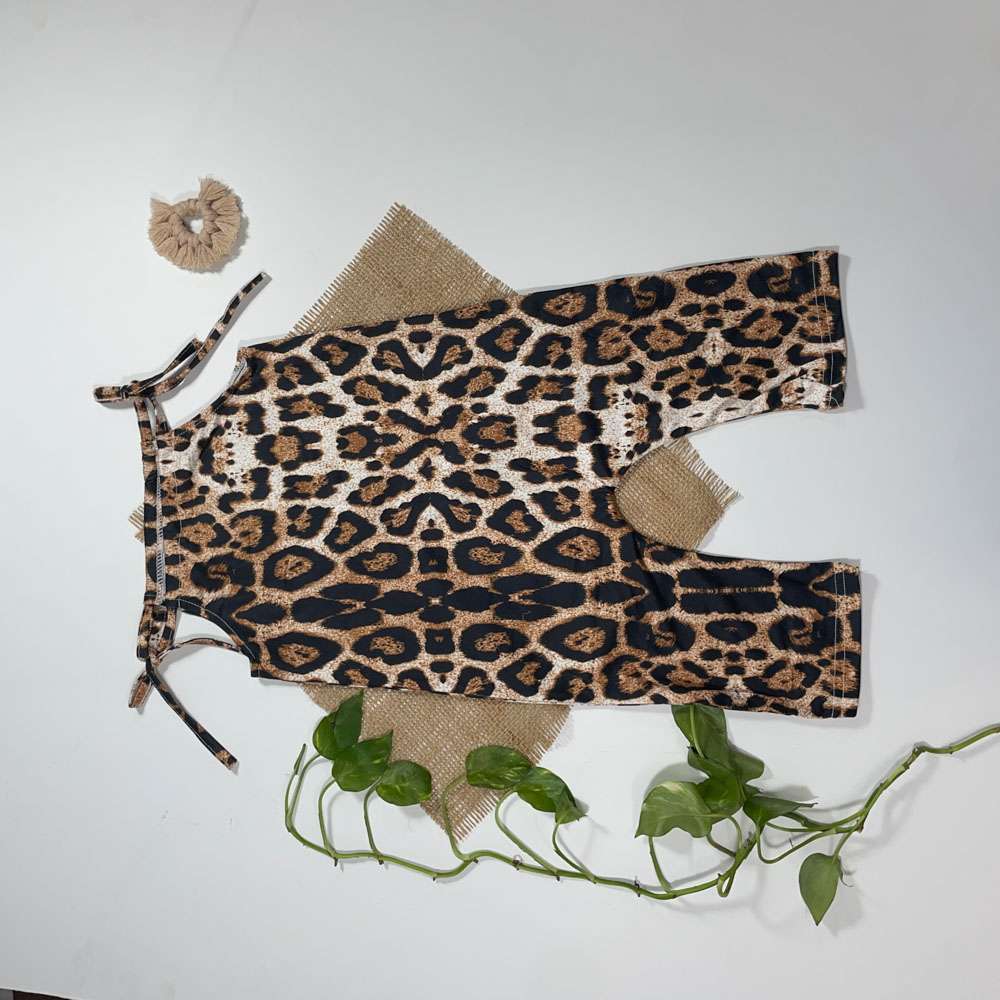 سرهمی نوزادی دخترانه آستین بدون استین طرح پلنگی پلنگی رنگ - 12 تا 18 ماه