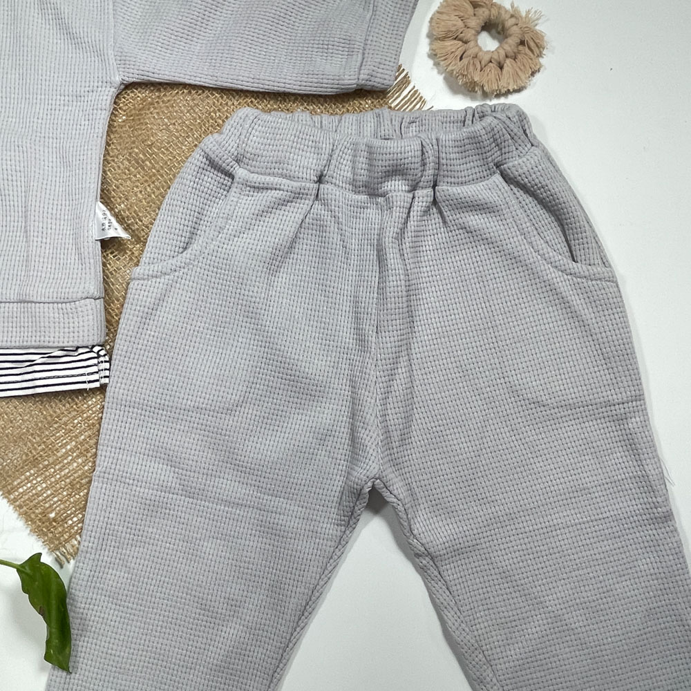 ست بلوز و شلوار نوزادی پسرانه آستین بلند طرح ساده جیب دار طوسی روشن رنگ - 12 تا 24 ماه