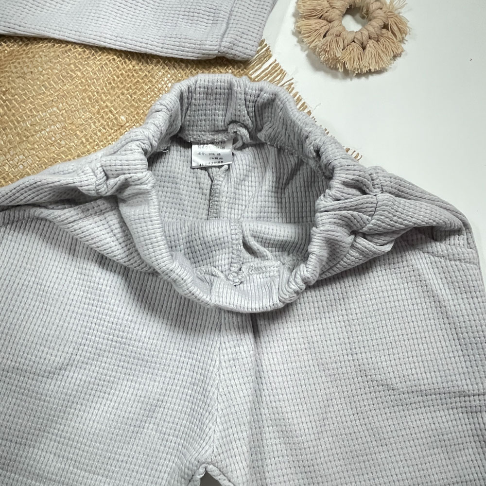 ست بلوز و شلوار نوزادی پسرانه آستین بلند طرح ساده جیب دار طوسی روشن رنگ - 12 تا 24 ماه