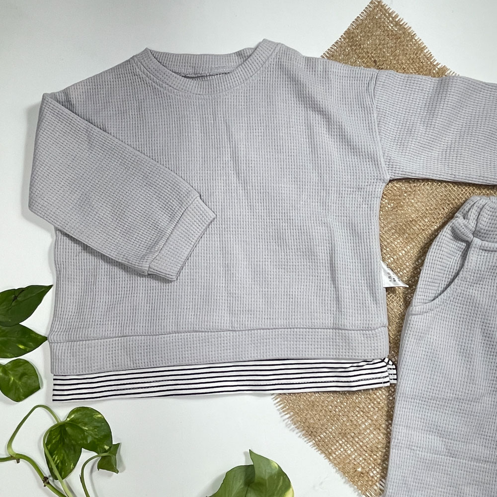 ست بلوز و شلوار نوزادی پسرانه آستین بلند طرح ساده جیب دار طوسی روشن رنگ - 12 تا 24 ماه