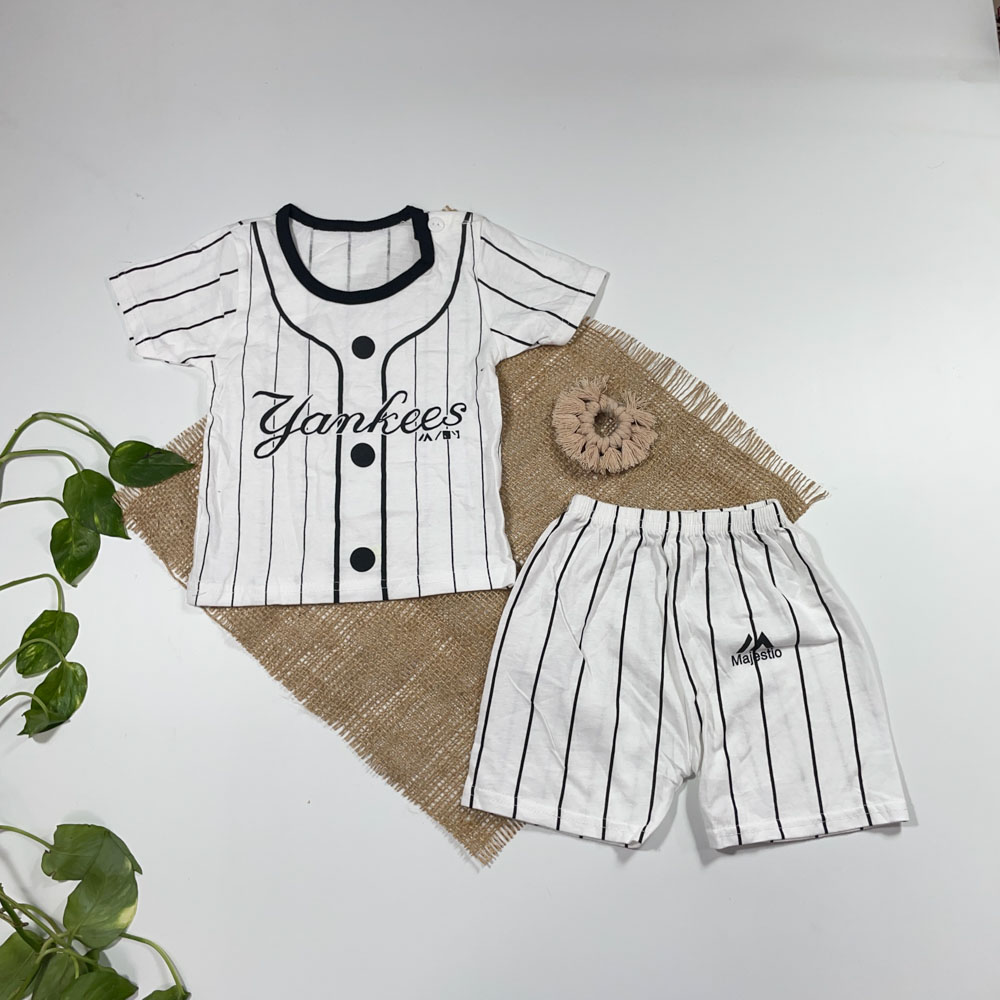 ست تیشرت و شلوارک نوزادی پسرانه آستین کوتاه طرح راه راه سفید رنگ - 6 تا 12 ماه