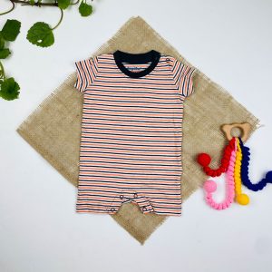 رامپر نوزادی آستین کوتاه برند لوپیلو طرح راه راه یقه گرد دو دکمه ای در قسمت یقه سفید و نارنجی رنگ