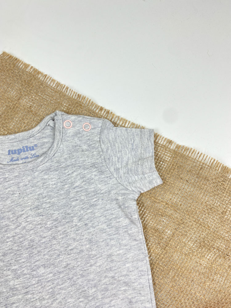 رامپر نوزادی آستین کوتاه برند لوپیلو طرح ساده یقه گرد دودکمه ای طوسی کمرنگ - 2 تا 4 ماه