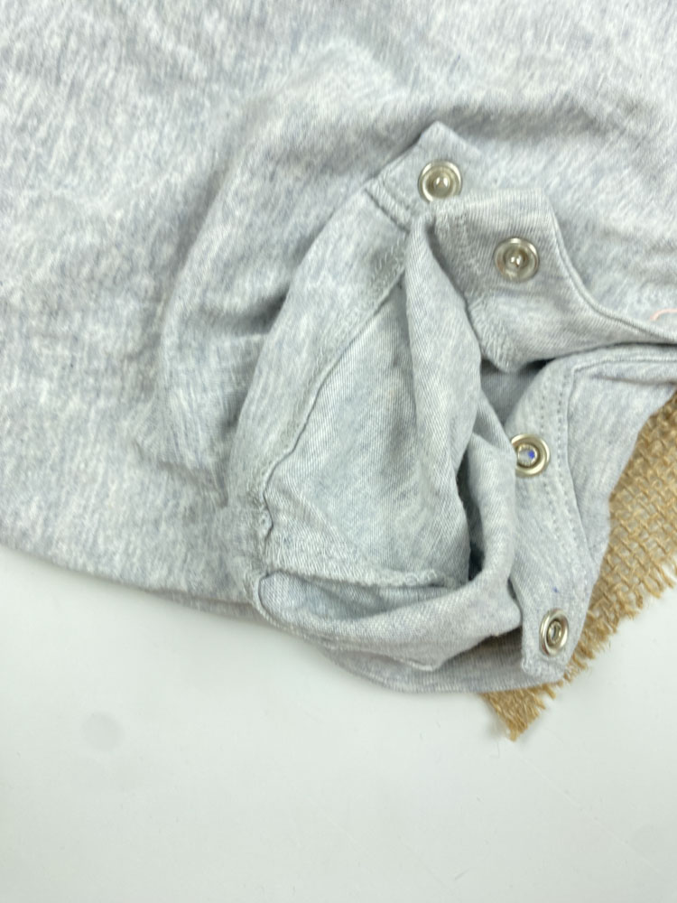 رامپر نوزادی آستین کوتاه برند لوپیلو طرح ساده یقه گرد دودکمه ای طوسی کمرنگ - 2 تا 4 ماه