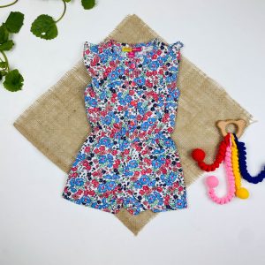 رامپر نوزادی دخترانه آستین تاپ طرح گل گلی آستین چین داره حلقه ای جلو دکمه ای سفید رنگ - 12 ماه