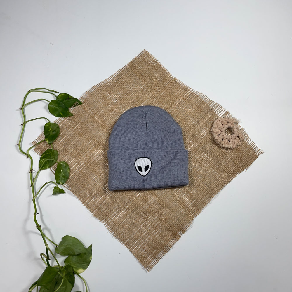 کلاه طرح جلو مارک طوسی رنگ - فری سایز