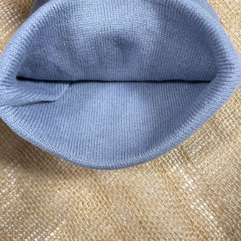 کلاه طرح جلو مارک طوسی رنگ - فری سایز