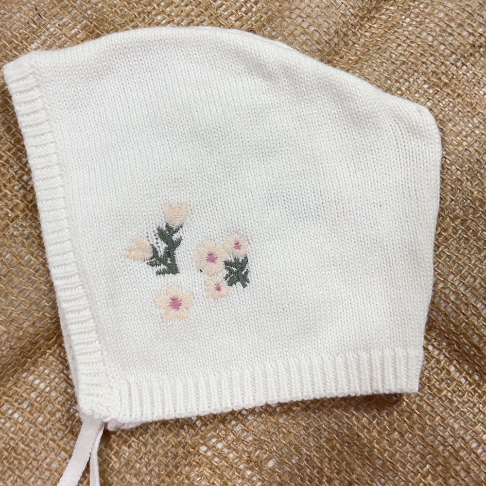 کلاه نوزادی دخترانه طرح گل دار شیری رنگ - 0 تا 6 ماه