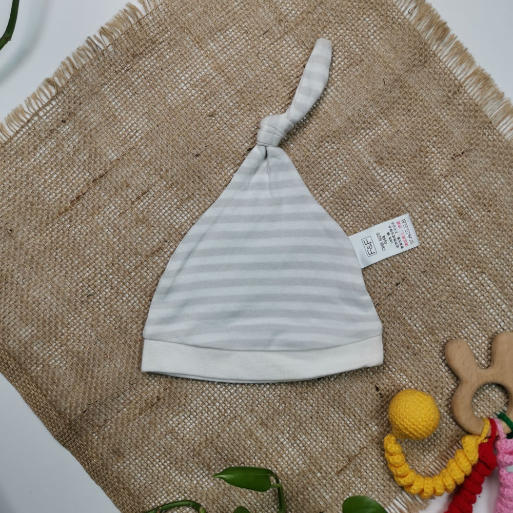 کلاه نوزادی نوزادی طرح راه راه گره ای شیری رنگ - 2 تا 6 ماه