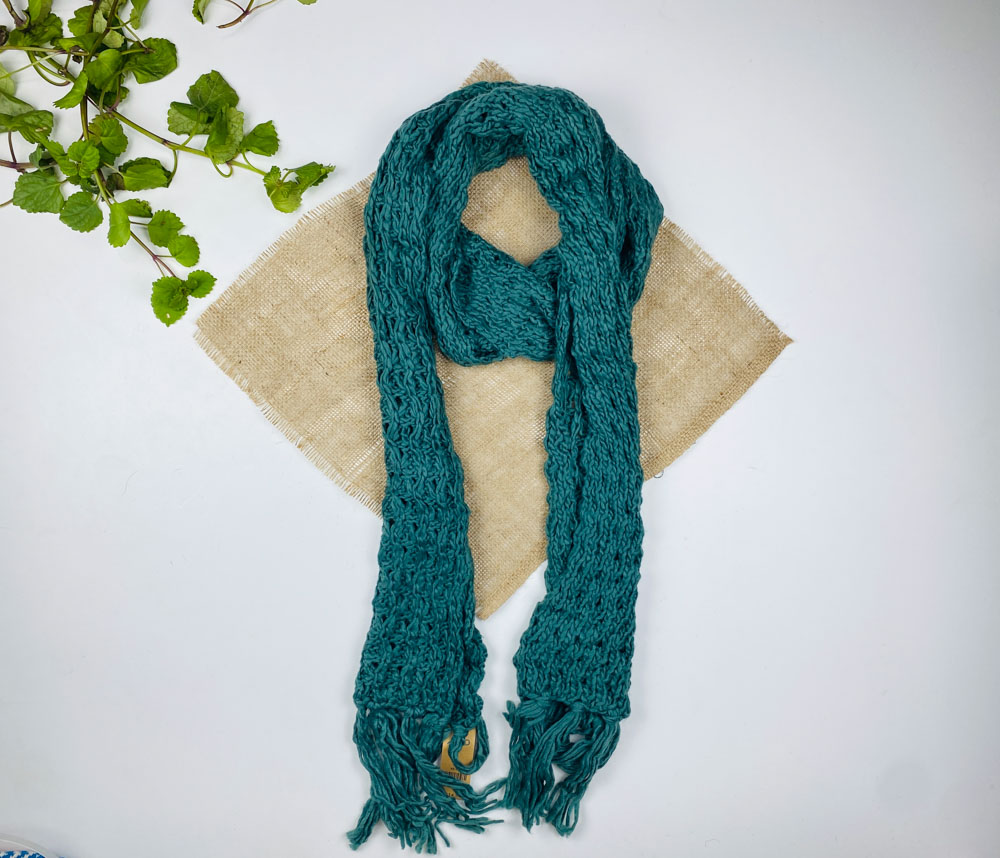 تخفیف یلدایی _ شال گردن طرح شال گردن تک رنگ مدل بافت ریش ریش) سبز صدری رنگ - فری سایز