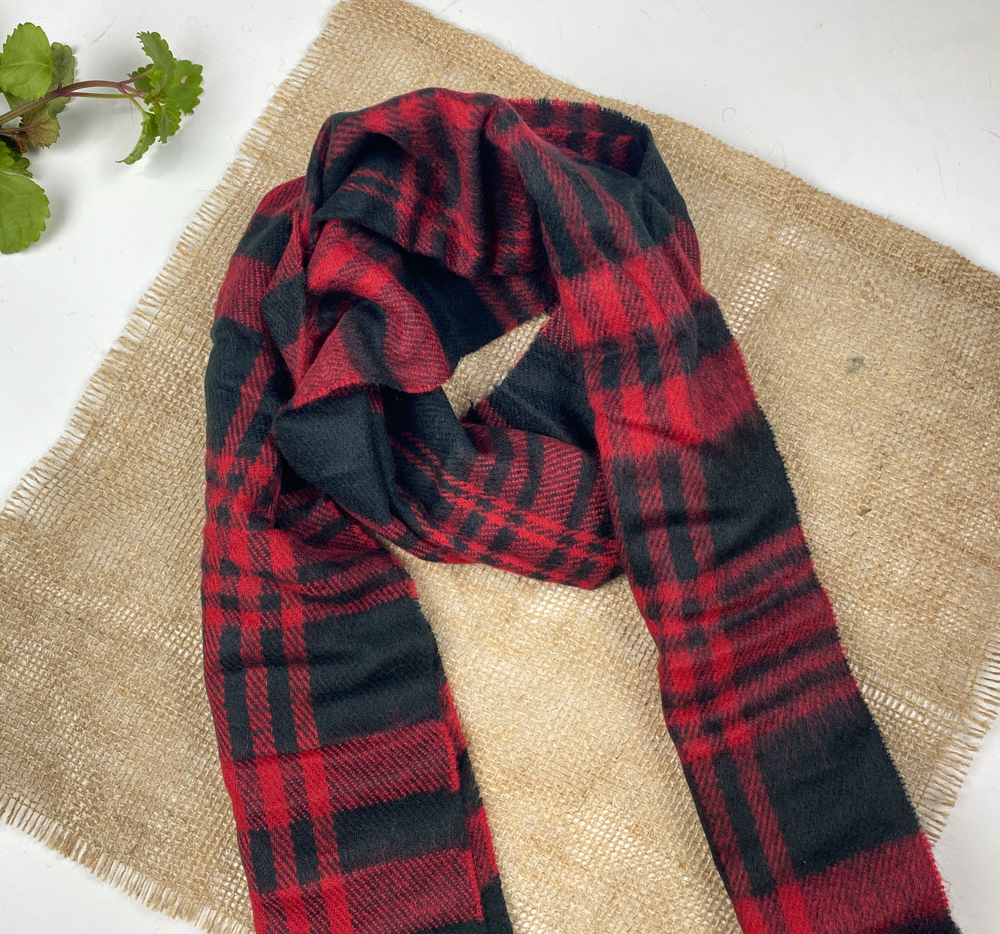 تخفیف یلدایی _ شال گردن طرح چهار خونه ای مدل موهر ریش ریشی قرمز رنگ - فری سایز