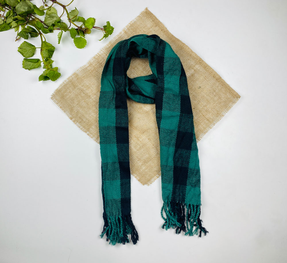 تخفیف یلدایی _ شال گردن طرح چهار خونه ای ریش ریش سبز رنگ - فری سایز