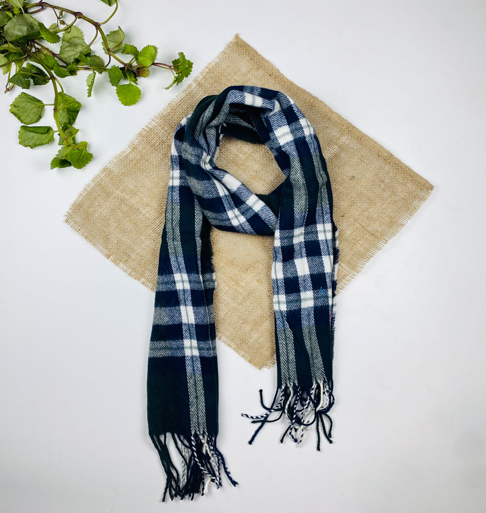 تخفیف یلدایی _ شال گردن طرح چهار خونه ای ریش ریش مشکی رنگ - فری سایز