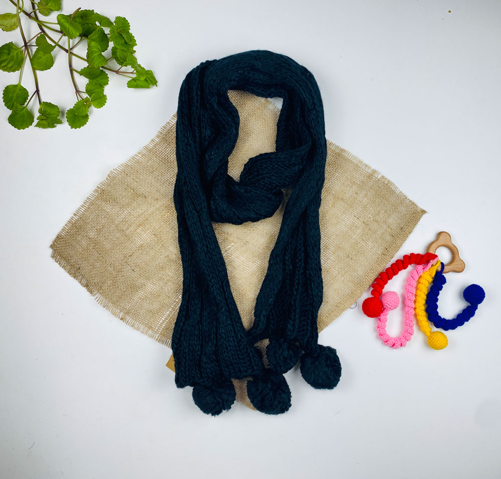 تخفیف یلدایی _ شال گردن برند A.Co طرح مدل بافت بلند شال گردن توپ توپی مشکی رنگ - فری سایز