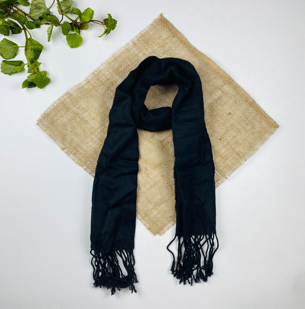 تخفیف یلدایی _ شال گردن طرح ساده ریش ریش مشکی رنگ - فری سایز